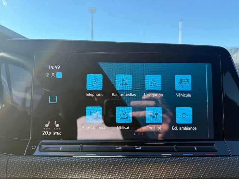 Photo de la voiture VOLKSWAGEN GOLF 1.5 eTSI OPF 150 DSG7 R-Line