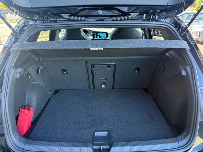 Photo de la voiture VOLKSWAGEN GOLF 1.5 eTSI OPF 150 DSG7 R-Line