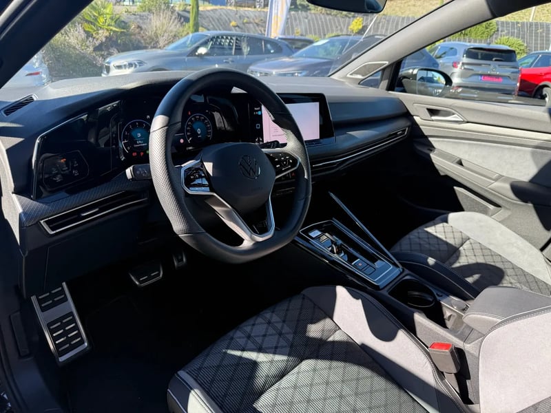 Photo de la voiture VOLKSWAGEN GOLF 1.5 eTSI OPF 150 DSG7 R-Line