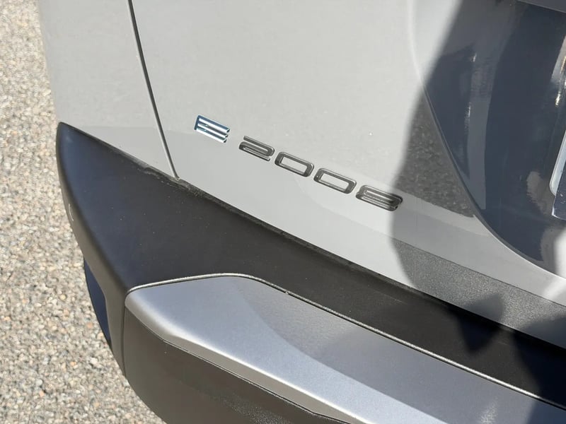 Photo de la voiture PEUGEOT 2008 ELECTRIQUE 156 ch 54 kWh Allure