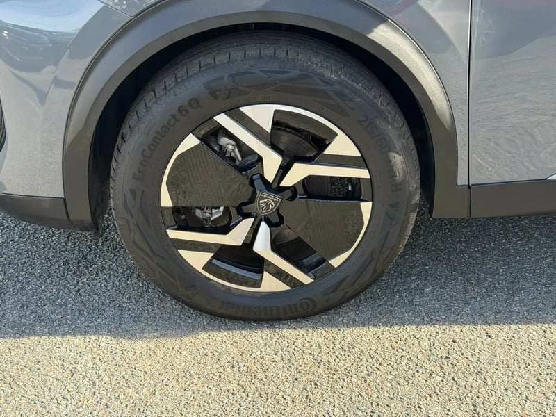 Photo de la voiture PEUGEOT 2008 ELECTRIQUE 156 ch 54 kWh Allure