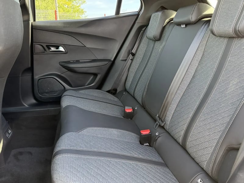 Photo de la voiture PEUGEOT 2008 ELECTRIQUE 156 ch 54 kWh Allure