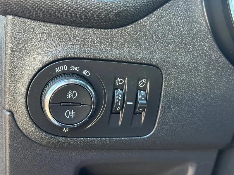 Photo de la voiture OPEL CROSSLAND 1.2 Turbo 110 ch BVM6 GS Line