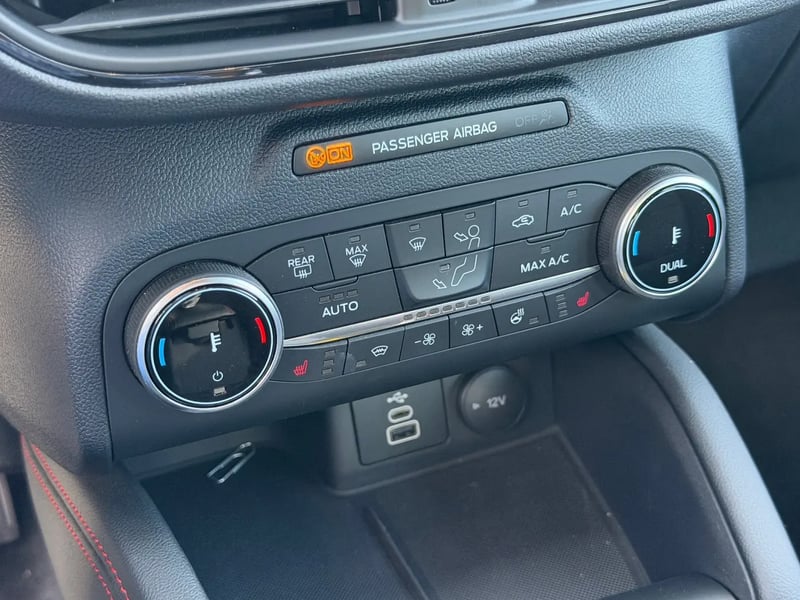 Photo de la voiture FORD KUGA 2.0 TDCi 120 S&S 4x2 Powershift ST-Line