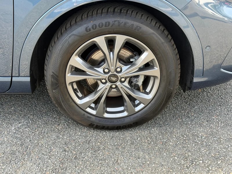 Photo de la voiture FORD KUGA 2.0 TDCi 120 S&S 4x2 Powershift ST-Line