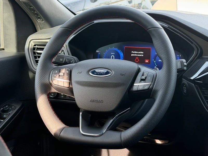 Photo de la voiture FORD KUGA 2.0 TDCi 120 S&S 4x2 Powershift ST-Line