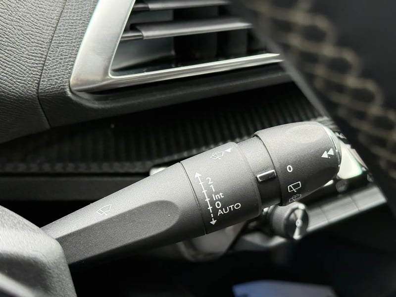 Photo de la voiture PEUGEOT 5008 BlueHDi 130ch S&S BVM6 Allure