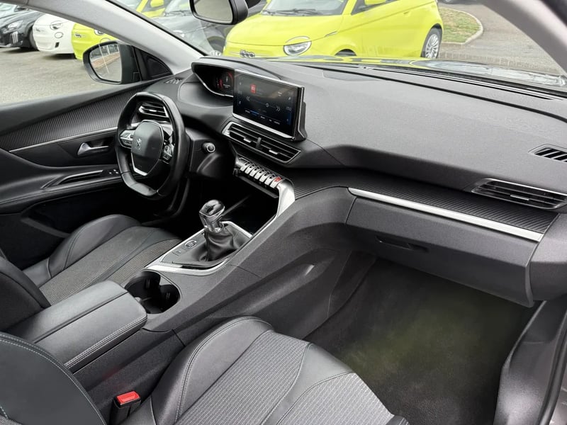 Photo de la voiture PEUGEOT 5008 BlueHDi 130ch S&S BVM6 Allure