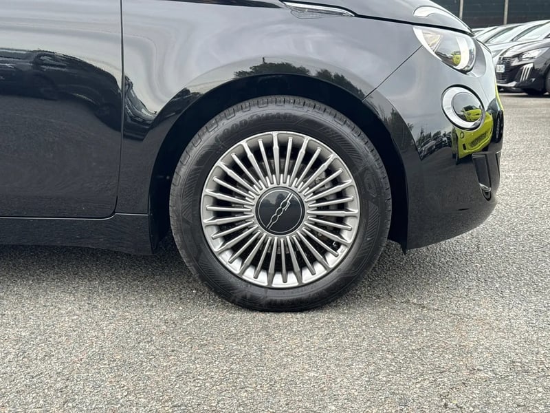 Photo de la voiture FIAT 500e BERLINE 500 e 118 ch Nouvelle 500