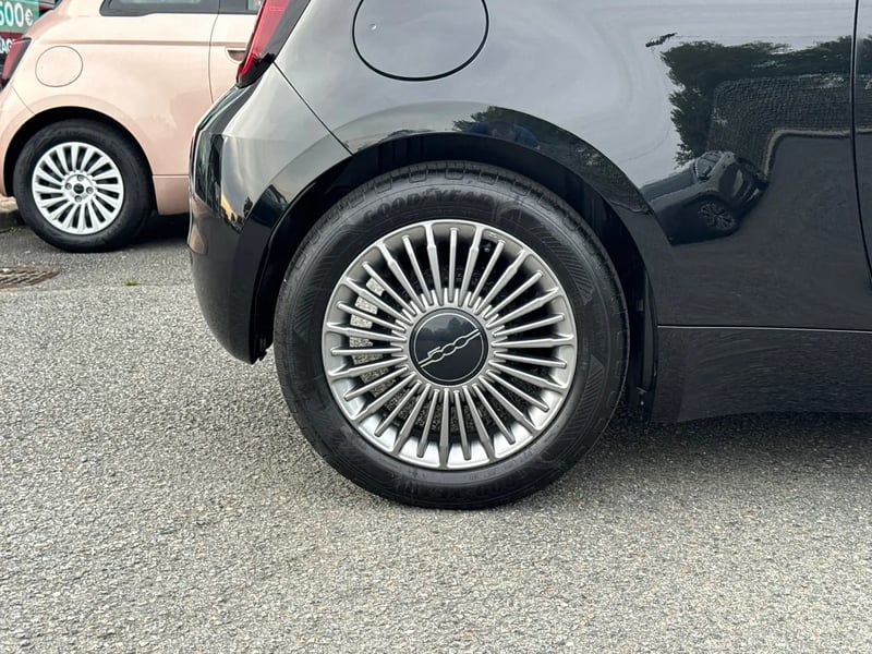 Photo de la voiture FIAT 500e BERLINE 500 e 118 ch Nouvelle 500