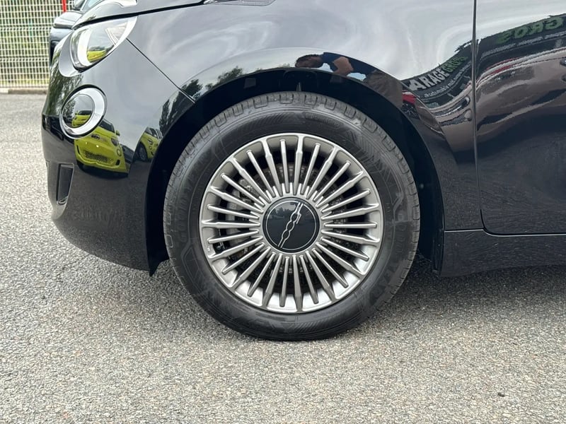 Photo de la voiture FIAT 500e BERLINE 500 e 118 ch Nouvelle 500