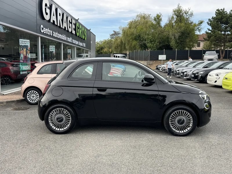 Photo de la voiture FIAT 500e BERLINE 500 e 118 ch Nouvelle 500