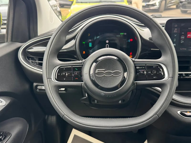 Photo de la voiture FIAT 500e BERLINE 500 e 118 ch Nouvelle 500