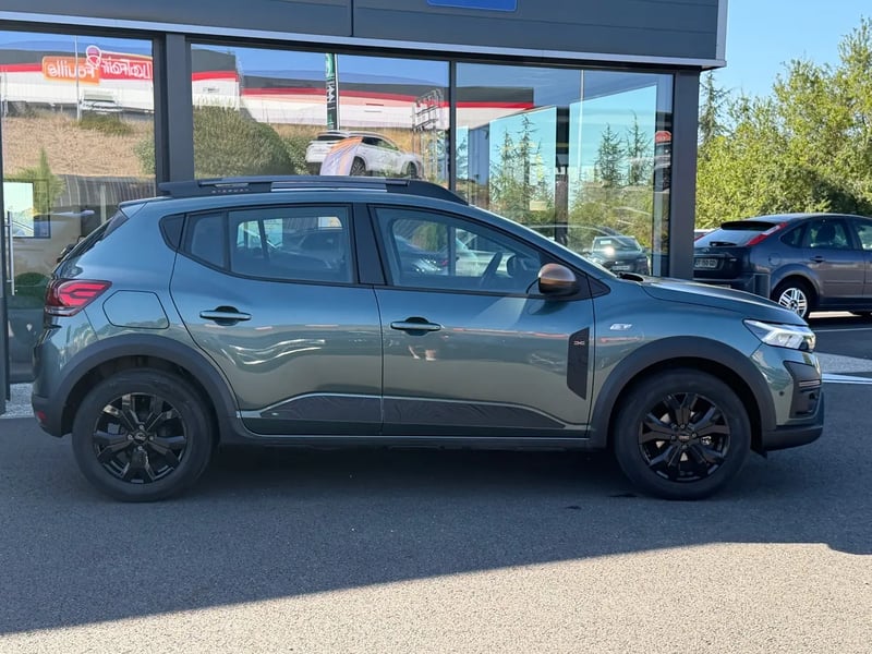 Photo de la voiture DACIA SANDERO ECO-G 100 GSR2 Stepway Extreme +