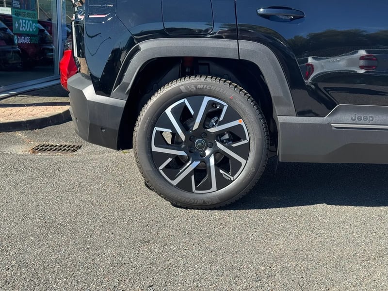 Photo de la voiture JEEP COMPASS 1.2 Turbo T3 145 ch BVR6 e-Hybrid Altitude