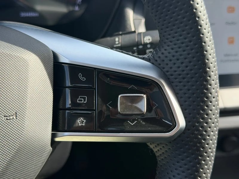 Photo de la voiture MG ZS 1.5 L Hybrid+ 197 ch Luxury