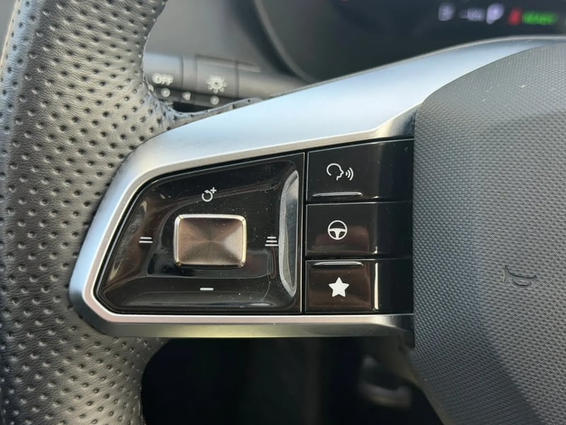 Photo de la voiture MG ZS 1.5 L Hybrid+ 197 ch Luxury