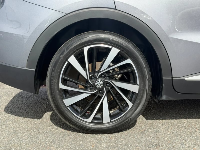 Photo de la voiture MG ZS 1.5 L Hybrid+ 197 ch Luxury
