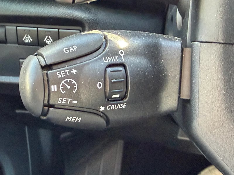 Photo de la voiture CITROEN C5 AIRCROSS Hybride 145 e-DCS6 Max
