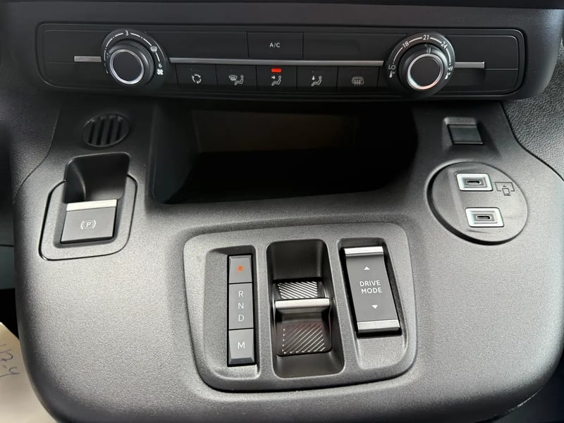 Photo de la voiture CITROEN BERLINGO VAN XL DIESEL 130 CH AUT.