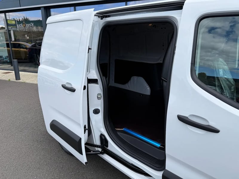 Photo de la voiture CITROEN BERLINGO VAN XL DIESEL 130 CH AUT.