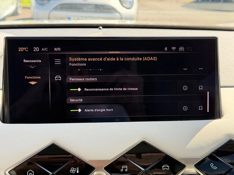 Photo de la voiture DS DS 3 PureTech 130 EAT8 Esprit de Voyage