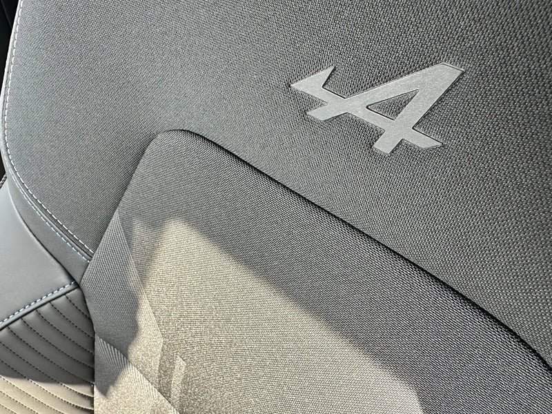 Photo de la voiture RENAULT SYMBIOZ E-Tech full hybrid 145 Esprit Alpine