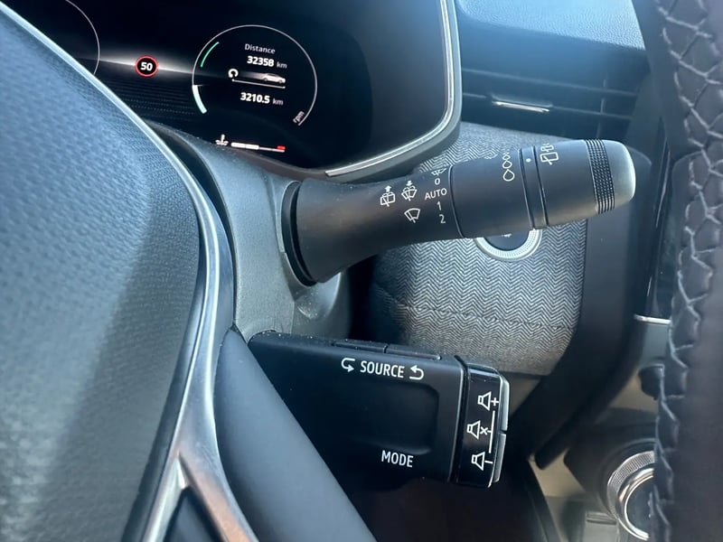 Photo de la voiture RENAULT CLIO V Eco-G 100 ch GSR2 Techno