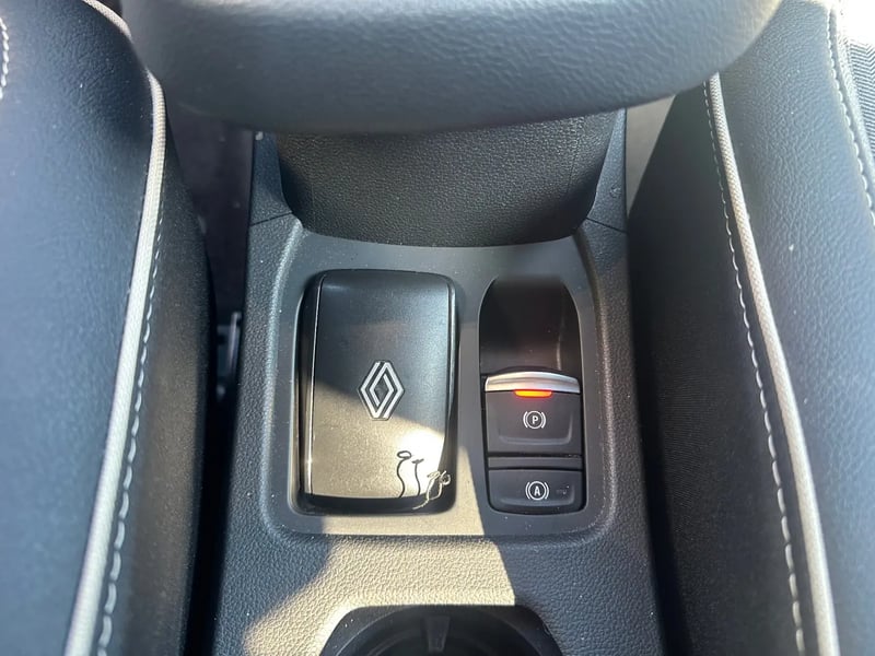 Photo de la voiture RENAULT CLIO V Eco-G 100 ch GSR2 Techno