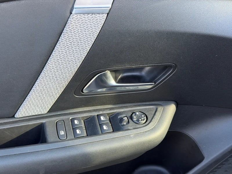 Photo de la voiture CITROEN C4 X PureTech 130 S&S EAT8 Max