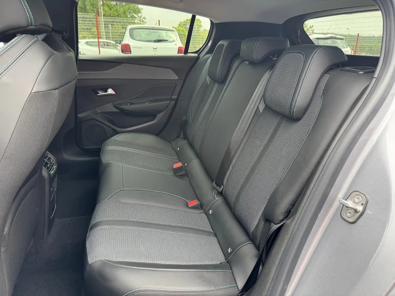 Photo de la voiture PEUGEOT 308 Hybrid 145 e-DCS6 Allure