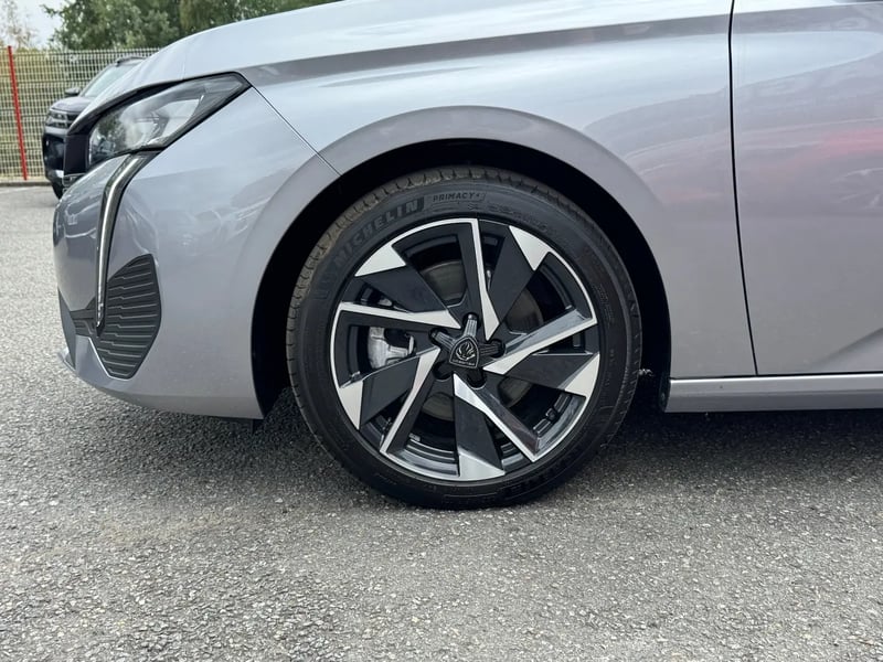 Photo de la voiture PEUGEOT 308 Hybrid 145 e-DCS6 Allure