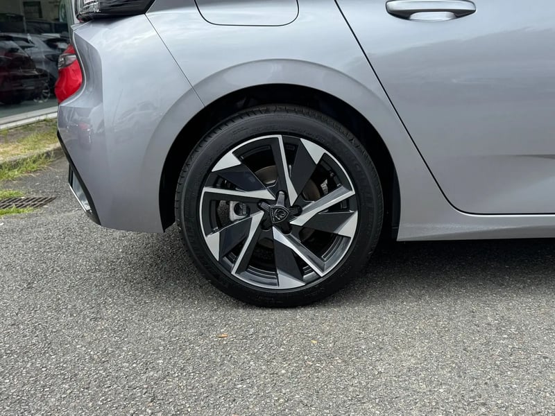 Photo de la voiture PEUGEOT 308 Hybrid 145 e-DCS6 Allure
