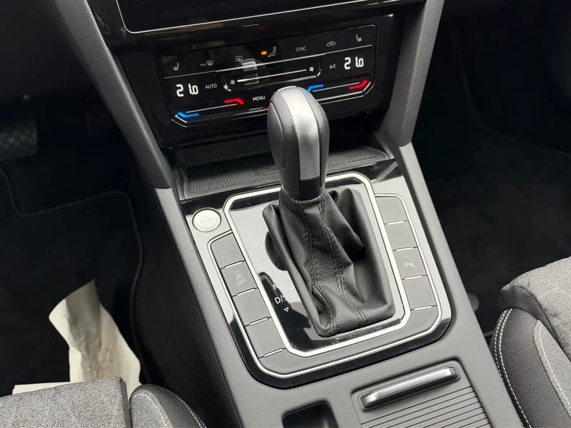 Photo de la voiture VOLKSWAGEN PASSAT SW 2.0 TDI EVO SCR 122 DSG7 Life Plus
