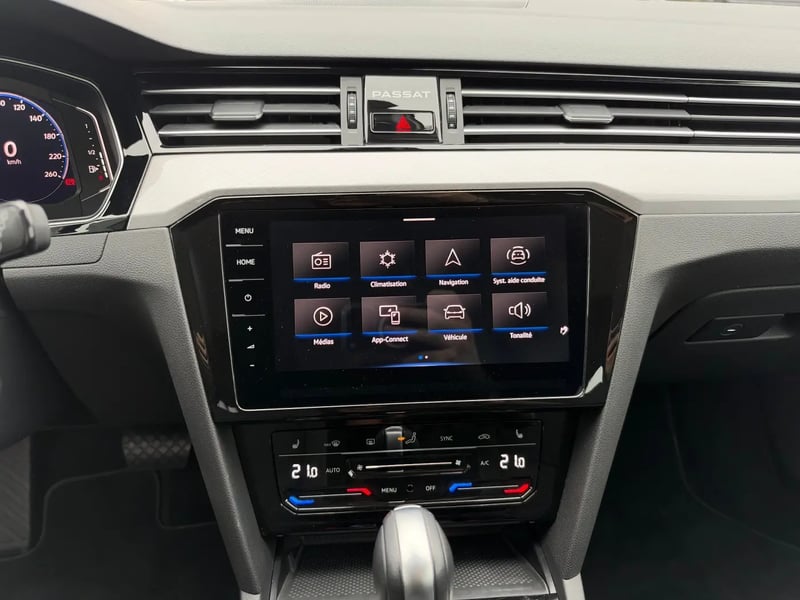 Photo de la voiture VOLKSWAGEN PASSAT SW 2.0 TDI EVO SCR 122 DSG7 Life Plus
