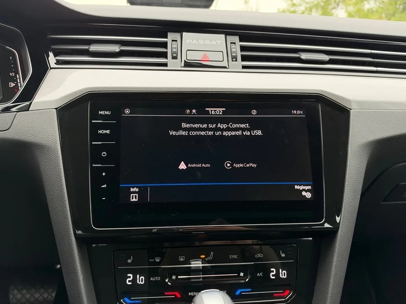 Photo de la voiture VOLKSWAGEN PASSAT SW 2.0 TDI EVO SCR 122 DSG7 Life Plus