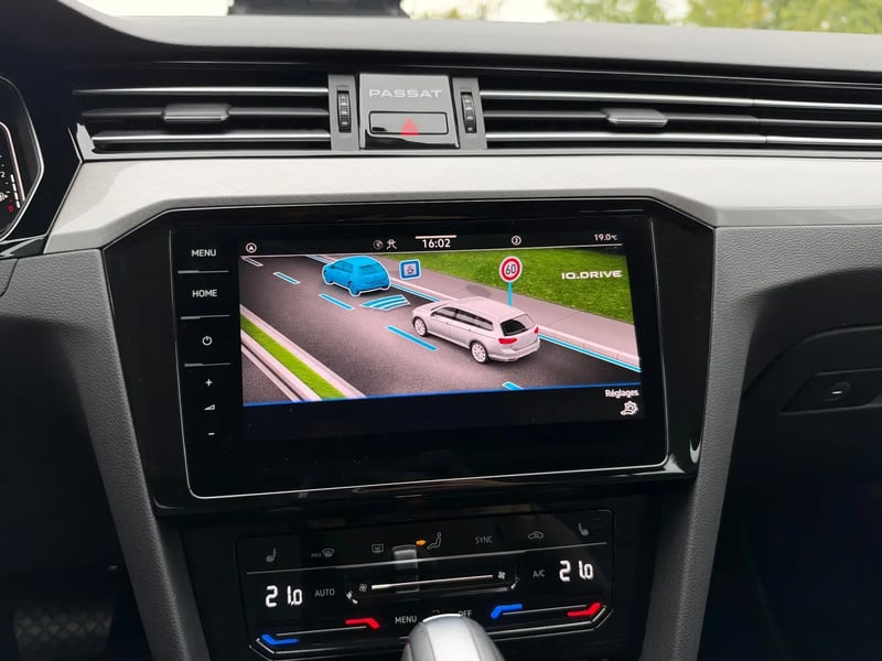 Photo de la voiture VOLKSWAGEN PASSAT SW 2.0 TDI EVO SCR 122 DSG7 Life Plus
