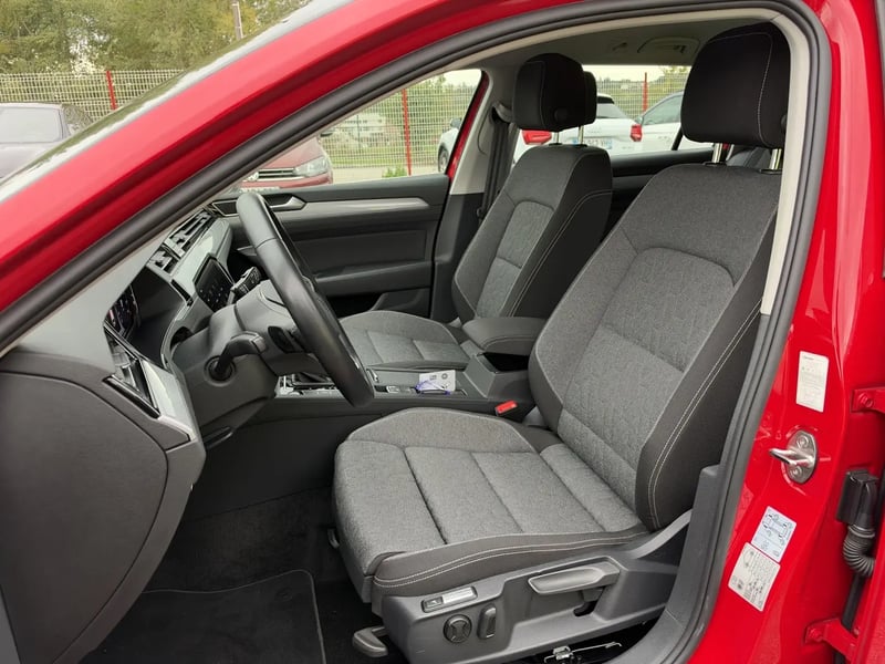 Photo de la voiture VOLKSWAGEN PASSAT SW 2.0 TDI EVO SCR 122 DSG7 Life Plus