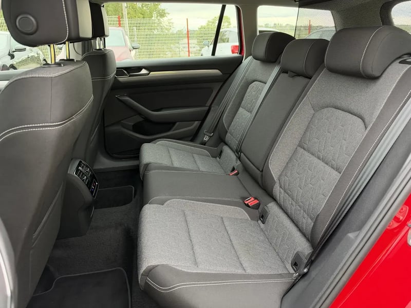 Photo de la voiture VOLKSWAGEN PASSAT SW 2.0 TDI EVO SCR 122 DSG7 Life Plus
