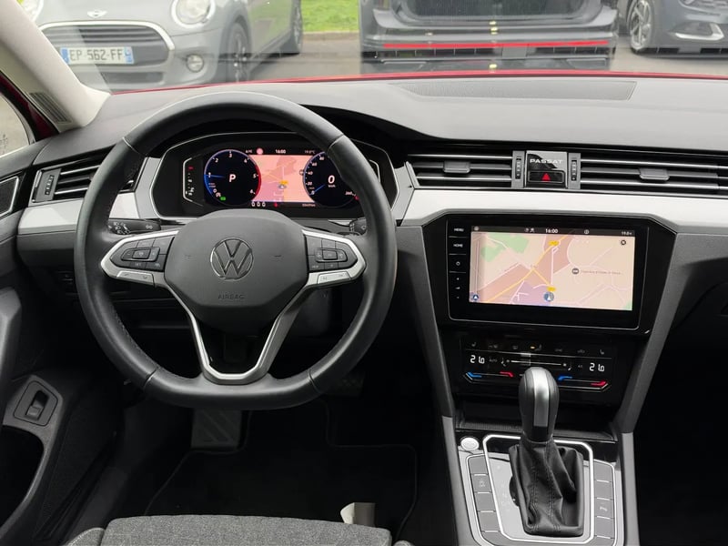 Photo de la voiture VOLKSWAGEN PASSAT SW 2.0 TDI EVO SCR 122 DSG7 Life Plus