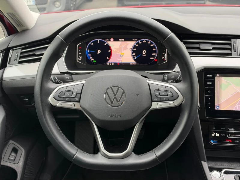 Photo de la voiture VOLKSWAGEN PASSAT SW 2.0 TDI EVO SCR 122 DSG7 Life Plus