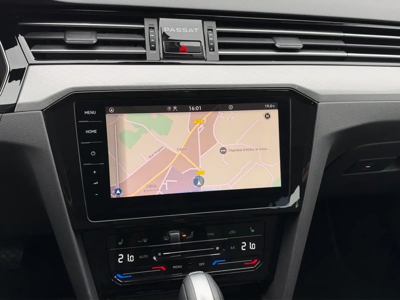 Photo de la voiture VOLKSWAGEN PASSAT SW 2.0 TDI EVO SCR 122 DSG7 Life Plus