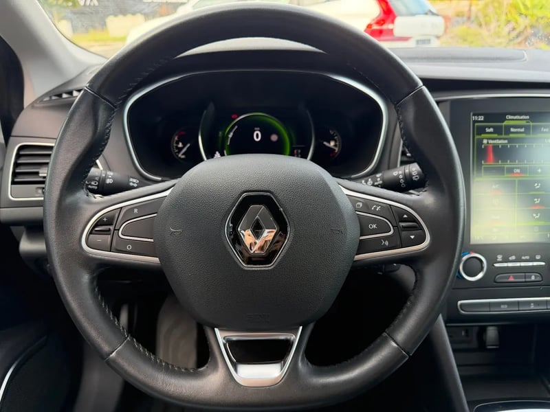 Photo de la voiture RENAULT MEGANE IV BERLINE dCi 115 Business