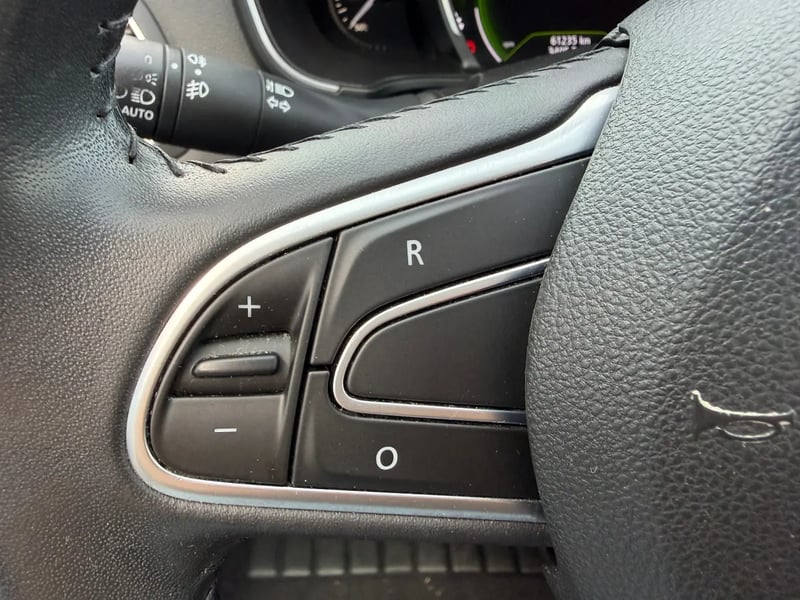 Photo de la voiture RENAULT MEGANE IV BERLINE dCi 115 Business