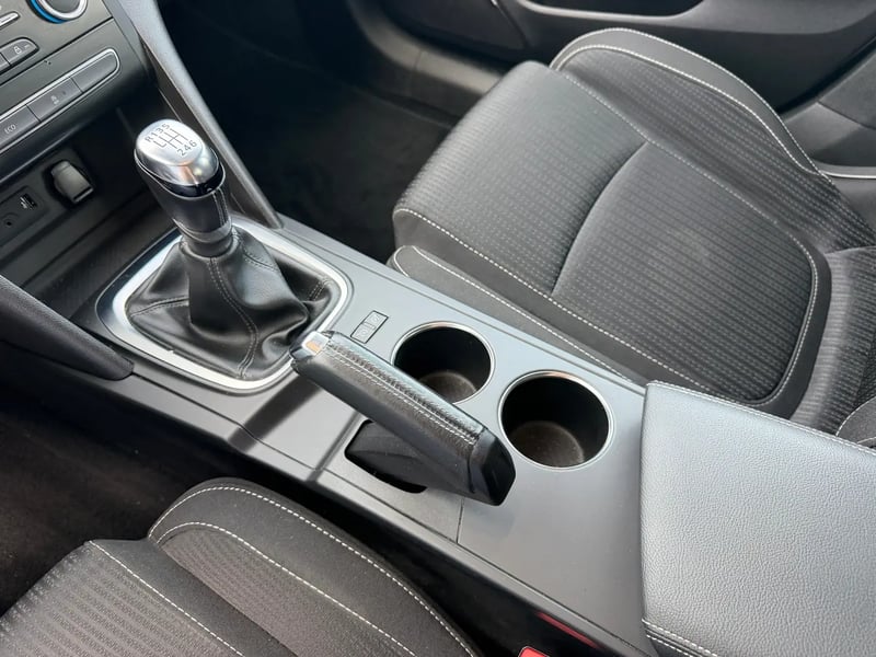 Photo de la voiture RENAULT MEGANE IV BERLINE dCi 115 Business