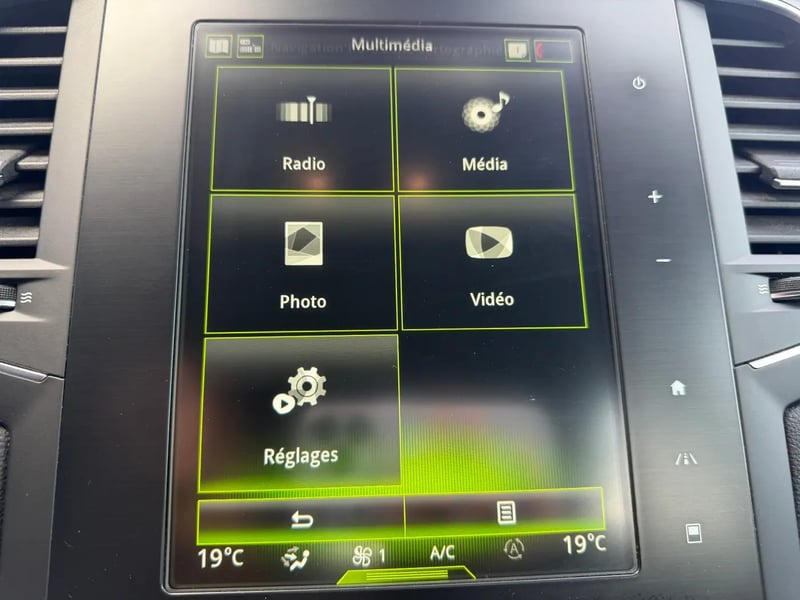 Photo de la voiture RENAULT MEGANE IV BERLINE dCi 115 Business