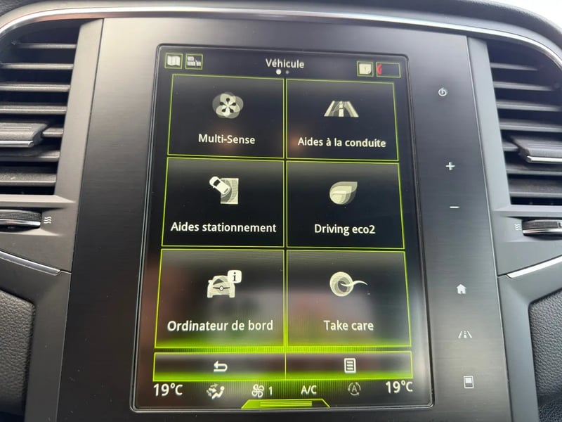 Photo de la voiture RENAULT MEGANE IV BERLINE dCi 115 Business