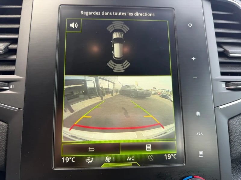 Photo de la voiture RENAULT MEGANE IV BERLINE dCi 115 Business