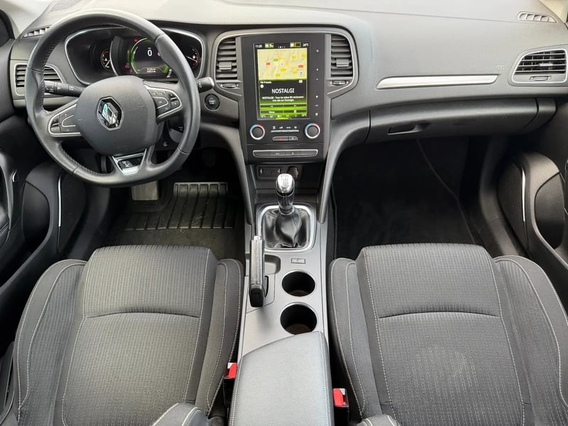 Photo de la voiture RENAULT MEGANE IV BERLINE dCi 115 Business