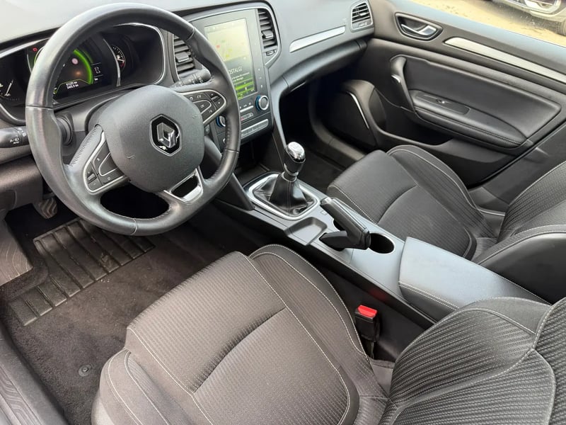 Photo de la voiture RENAULT MEGANE IV BERLINE dCi 115 Business